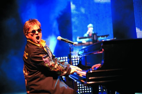 Elton John Tribute, com Maestro RogÃ©rio Martins, se apresenta em Salto (1)