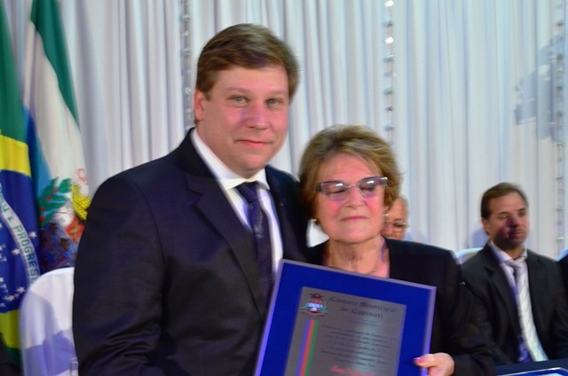 A professora e empresária Mary Patrícia Lebl recebeu o Título de Cidadã Capivariana