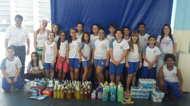 Alunos do CNEC arrecadam produtos de limpeza para Santa Casa de Capivari