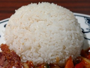 Cientistas descobrem maneira simples de cozinhar o arroz reduzindo as calorias em até 50%